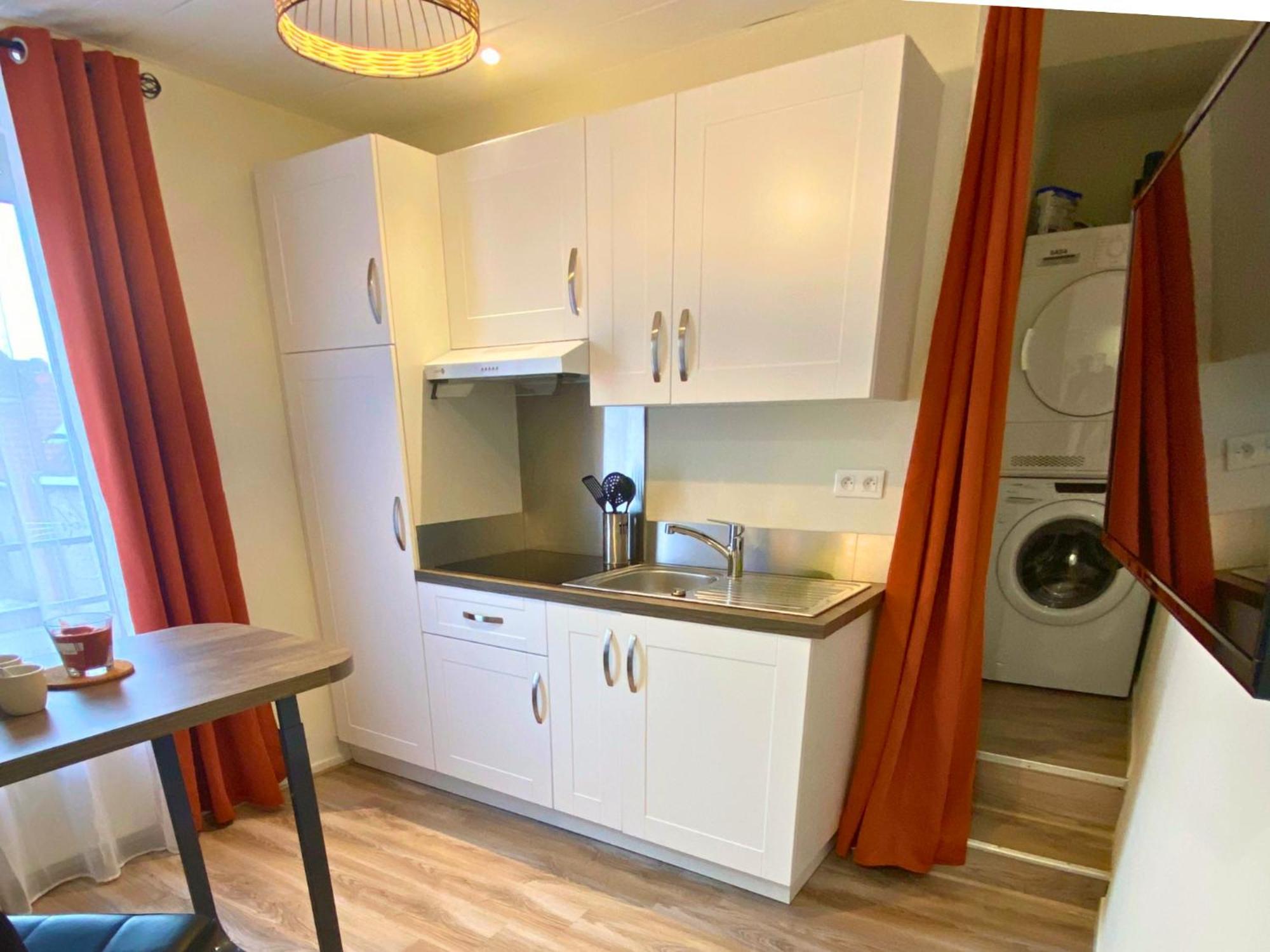 Studio Moderne Et Tout Equipe Au Coeur De Bourbourg - Gare A Proximite Zewnętrze zdjęcie